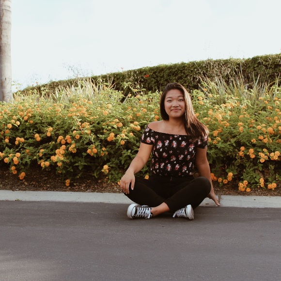 Meet your Posher, Caitlin - Picture 1 of 1